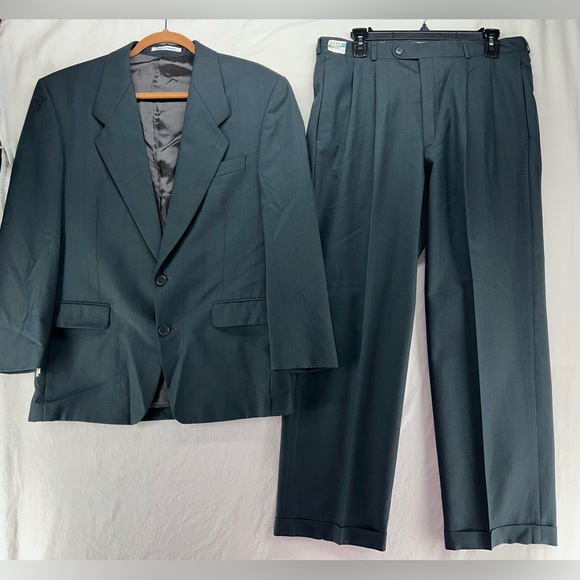 Yves Saint Laurent YSL 2 Piece Gray Pin Stripe Suit Sport Coat 40 Pants 33x29 - Picture 1 of 16